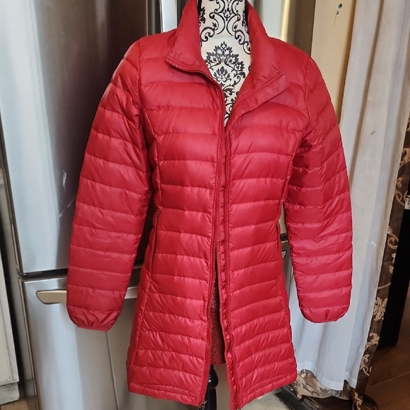 Patatagonia Small Women's Red Puffer Jacket Used Twice - Picture 3 of 10